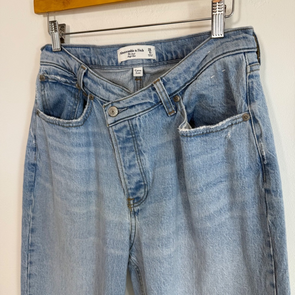 Abercrombie & Fitch Dad High Rise Jeans Curve Love 28 6 Light Wash Criss Cross - Picture 4 of 13